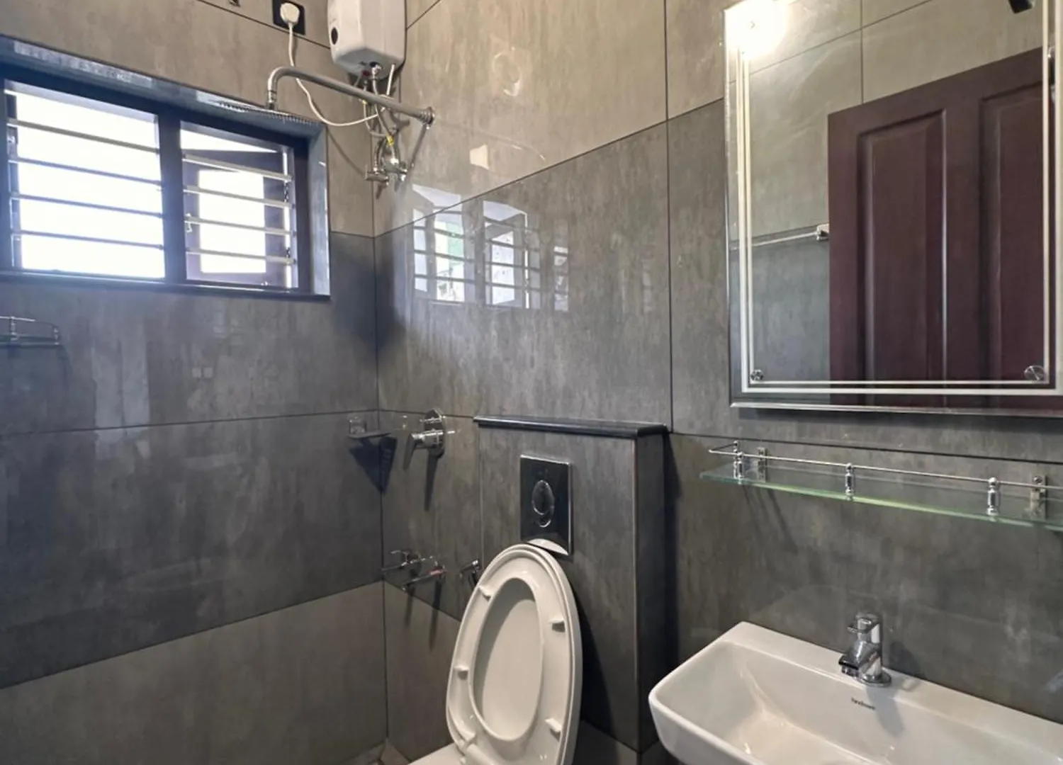 G3 Gayathri Enclave Fully Furnished 2Bhk Apartment Thiruvananthapuram